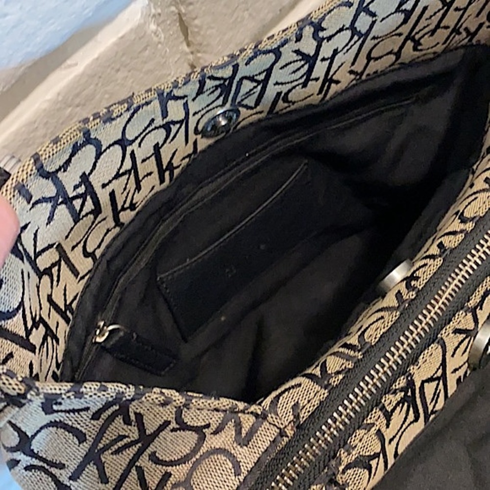 Calvin Klein 3 Compartment Purse - Picture 10 of 11